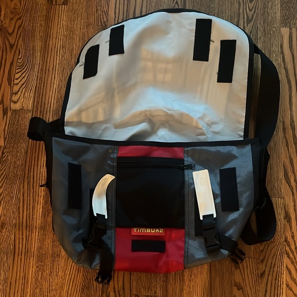 Timbuk2 Classic Messenger Bag - Picture 2 of 3